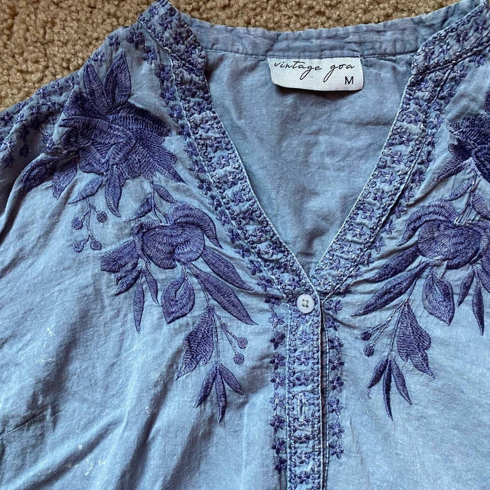 blue embroidered floral long sleeve baggy button up💙